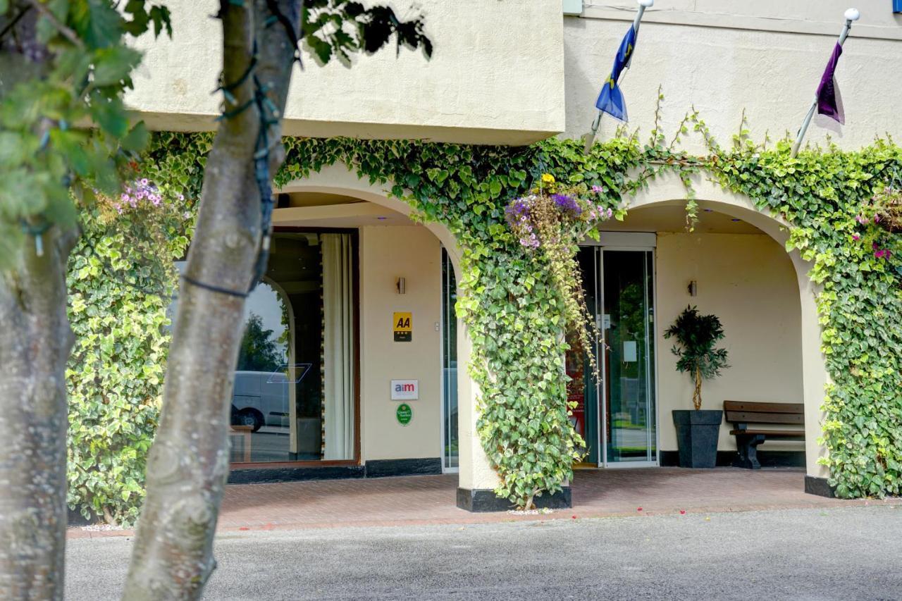 Widnes Halton Everglades Park Hotel Exterior photo